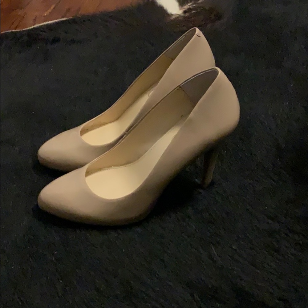 Pumps - Picture 2 of 4